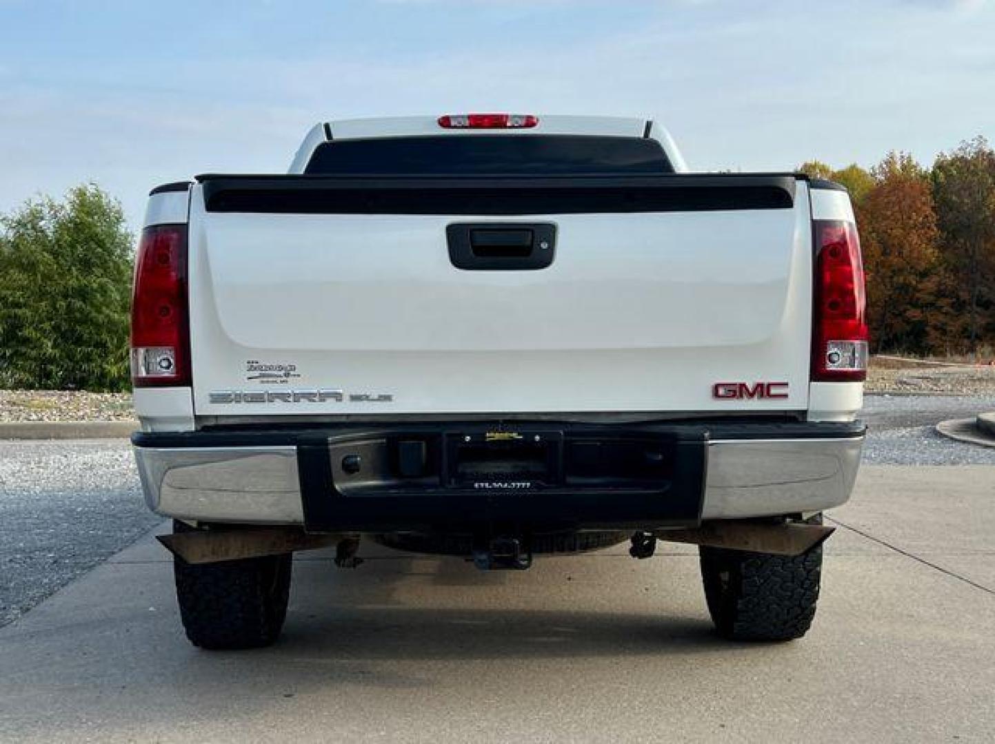 2012 WHITE /Black GMC SIERRA 1500 SLE (3GTP2VE75CG) with an 5.3L engine, Automatic transmission, located at 2990 Old Orchard Rd., Jackson, MO, 63755, 37.354214, -89.612106 - Photo#9
