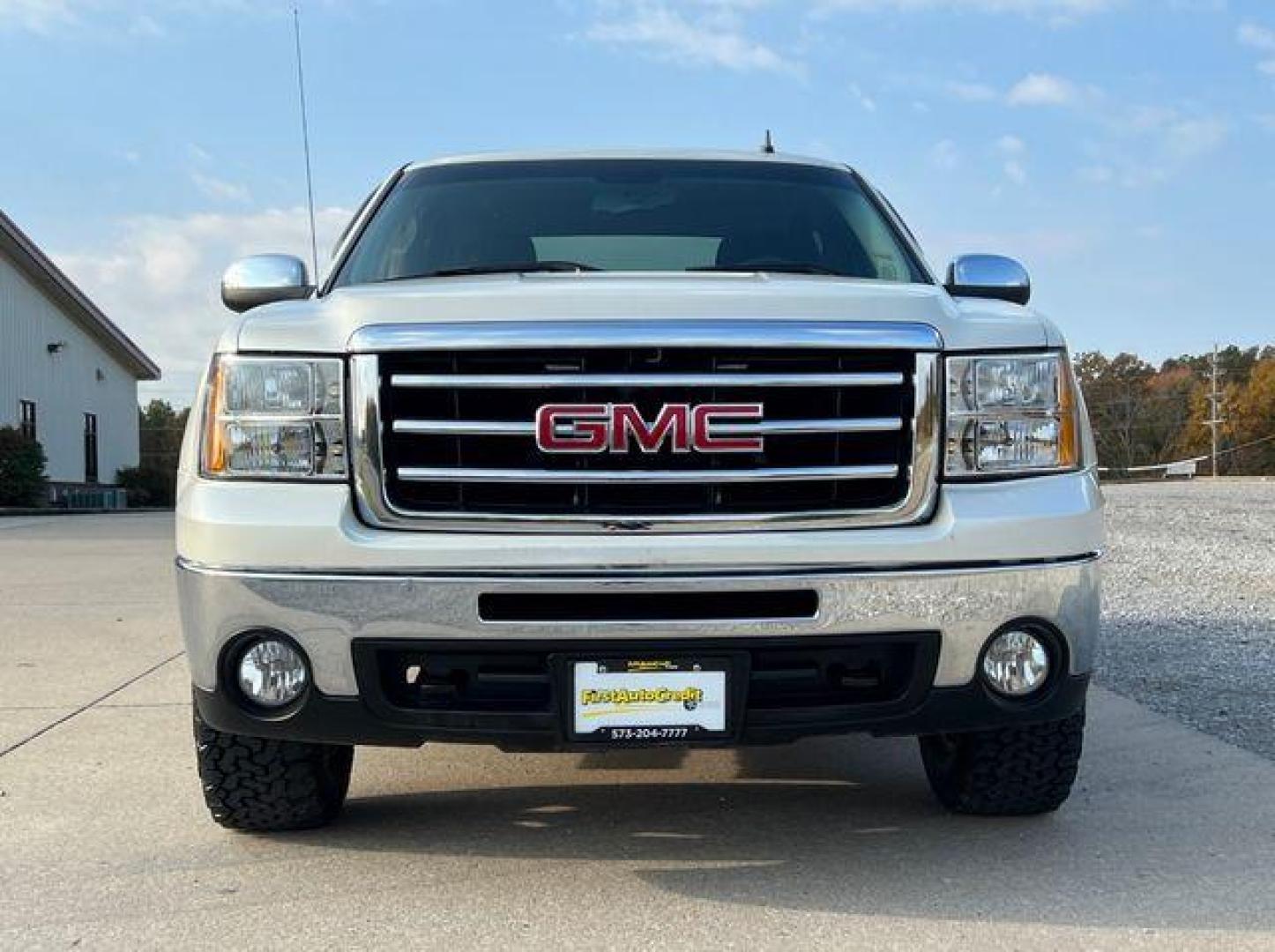 2012 WHITE /Black GMC SIERRA 1500 SLE (3GTP2VE75CG) with an 5.3L engine, Automatic transmission, located at 2990 Old Orchard Rd., Jackson, MO, 63755, 37.354214, -89.612106 - Photo#10