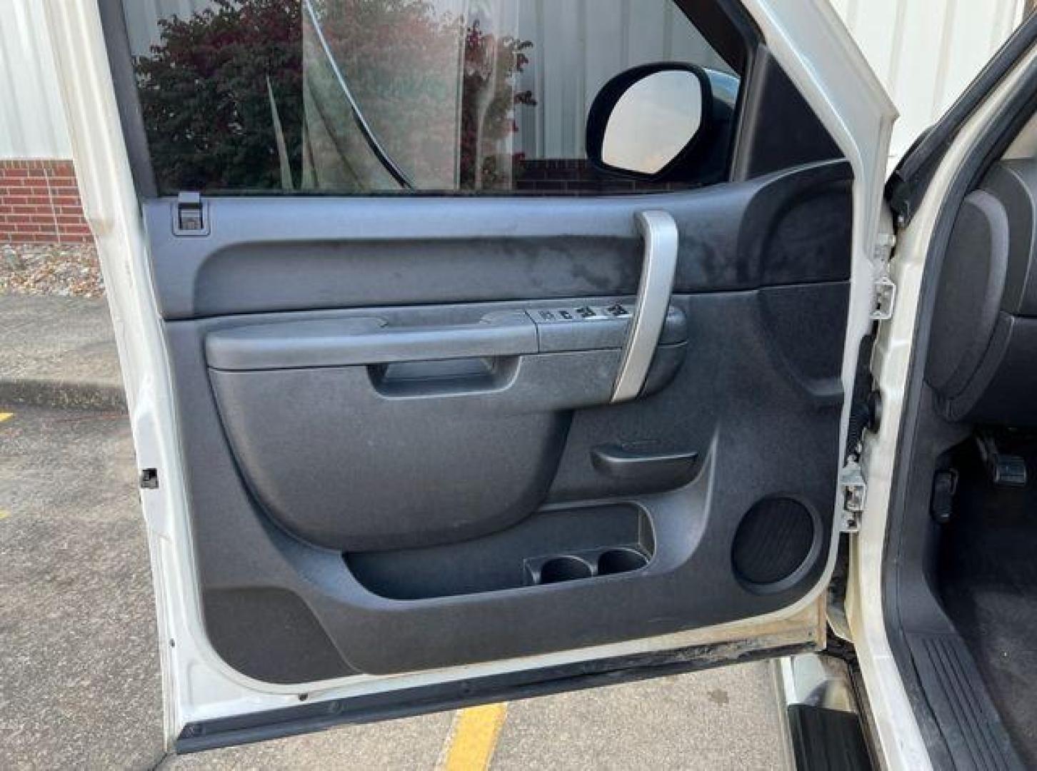 2012 WHITE /Black GMC SIERRA 1500 SLE (3GTP2VE75CG) with an 5.3L engine, Automatic transmission, located at 2990 Old Orchard Rd., Jackson, MO, 63755, 37.354214, -89.612106 - Photo#11