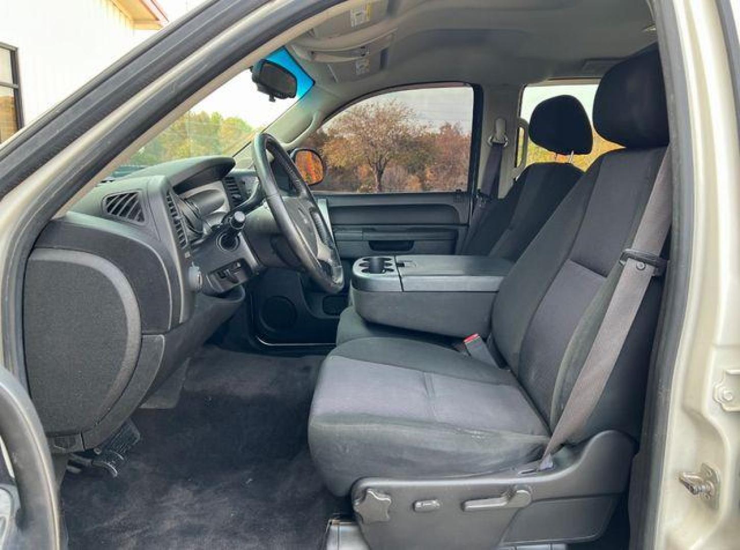 2012 WHITE /Black GMC SIERRA 1500 SLE (3GTP2VE75CG) with an 5.3L engine, Automatic transmission, located at 2990 Old Orchard Rd., Jackson, MO, 63755, 37.354214, -89.612106 - Photo#12