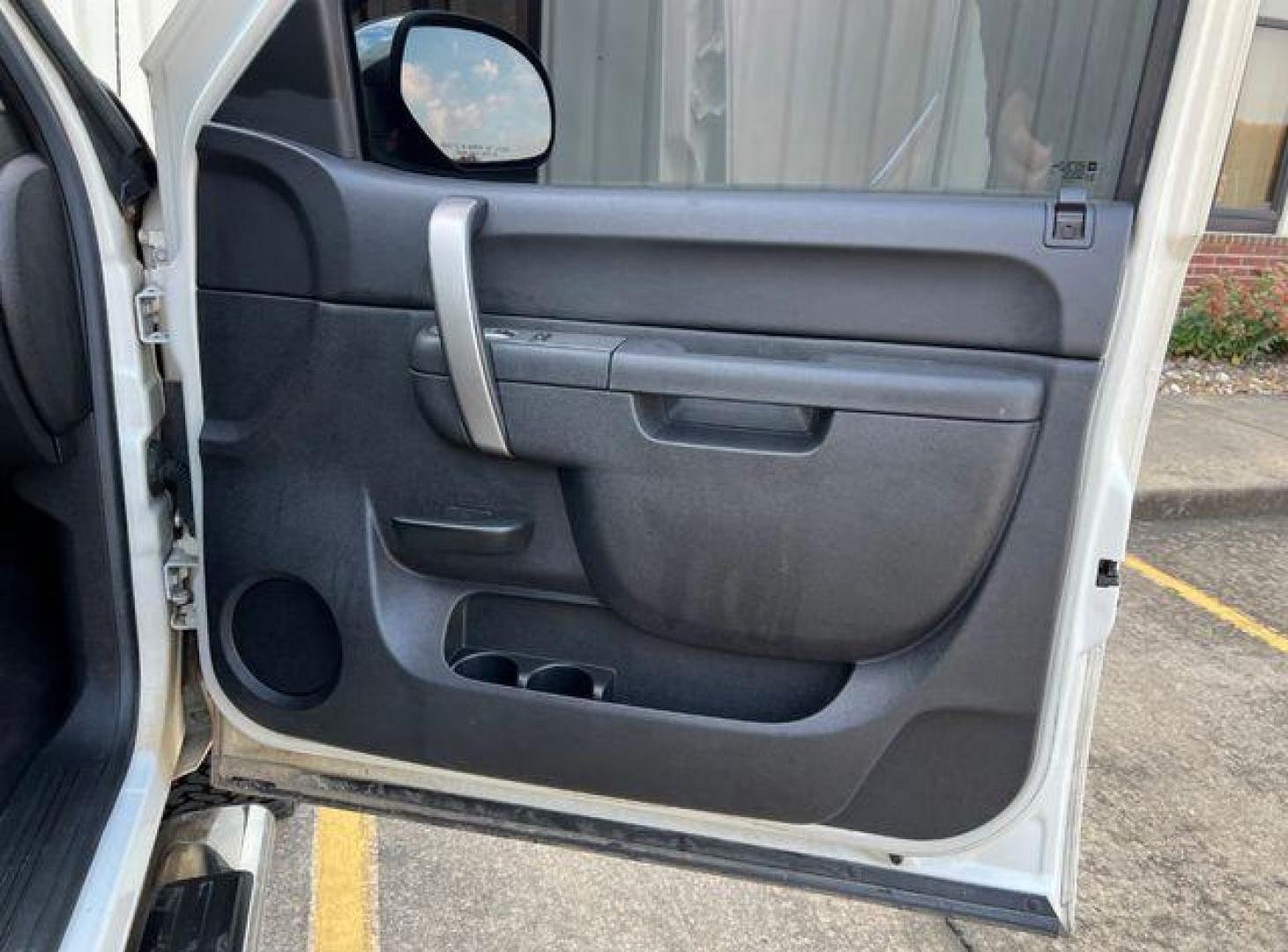 2012 WHITE /Black GMC SIERRA 1500 SLE (3GTP2VE75CG) with an 5.3L engine, Automatic transmission, located at 2990 Old Orchard Rd., Jackson, MO, 63755, 37.354214, -89.612106 - Photo#13