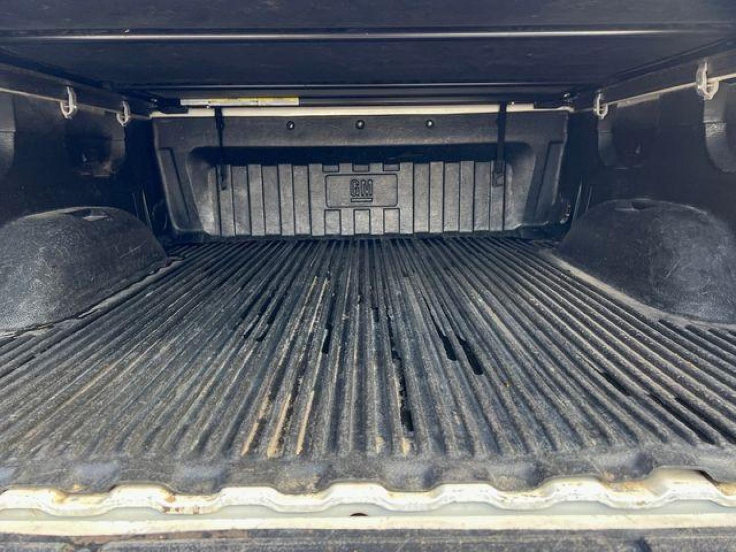 2012 WHITE /Black GMC SIERRA 1500 SLE (3GTP2VE75CG) with an 5.3L engine, Automatic transmission, located at 2990 Old Orchard Rd., Jackson, MO, 63755, 37.354214, -89.612106 - Photo#18