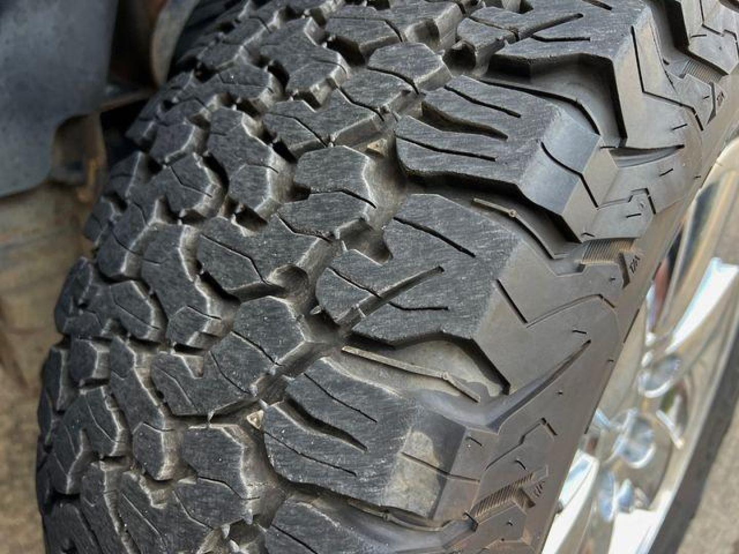 2012 WHITE /Black GMC SIERRA 1500 SLE (3GTP2VE75CG) with an 5.3L engine, Automatic transmission, located at 2990 Old Orchard Rd., Jackson, MO, 63755, 37.354214, -89.612106 - Photo#31