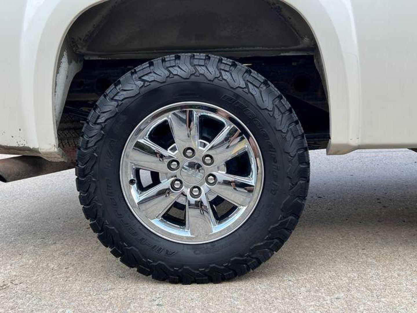 2012 WHITE /Black GMC SIERRA 1500 SLE (3GTP2VE75CG) with an 5.3L engine, Automatic transmission, located at 2990 Old Orchard Rd., Jackson, MO, 63755, 37.354214, -89.612106 - Photo#33