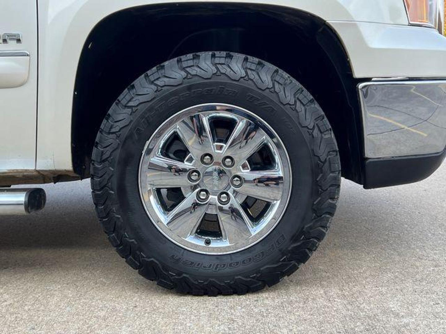 2012 WHITE /Black GMC SIERRA 1500 SLE (3GTP2VE75CG) with an 5.3L engine, Automatic transmission, located at 2990 Old Orchard Rd., Jackson, MO, 63755, 37.354214, -89.612106 - Photo#34