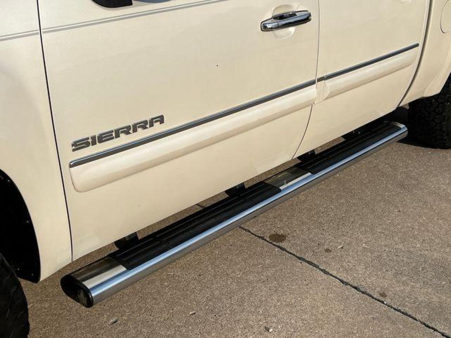 2012 WHITE /Black GMC SIERRA 1500 SLE (3GTP2VE75CG) with an 5.3L engine, Automatic transmission, located at 2990 Old Orchard Rd., Jackson, MO, 63755, 37.354214, -89.612106 - Photo#35