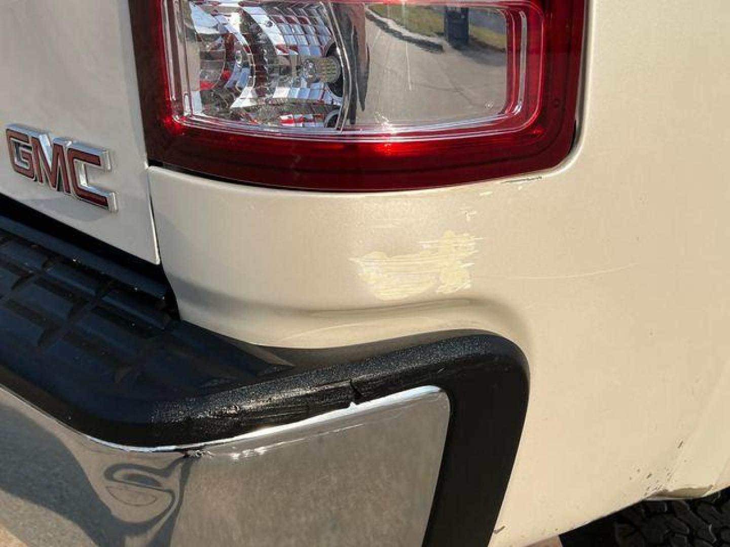 2012 WHITE /Black GMC SIERRA 1500 SLE (3GTP2VE75CG) with an 5.3L engine, Automatic transmission, located at 2990 Old Orchard Rd., Jackson, MO, 63755, 37.354214, -89.612106 - Photo#39