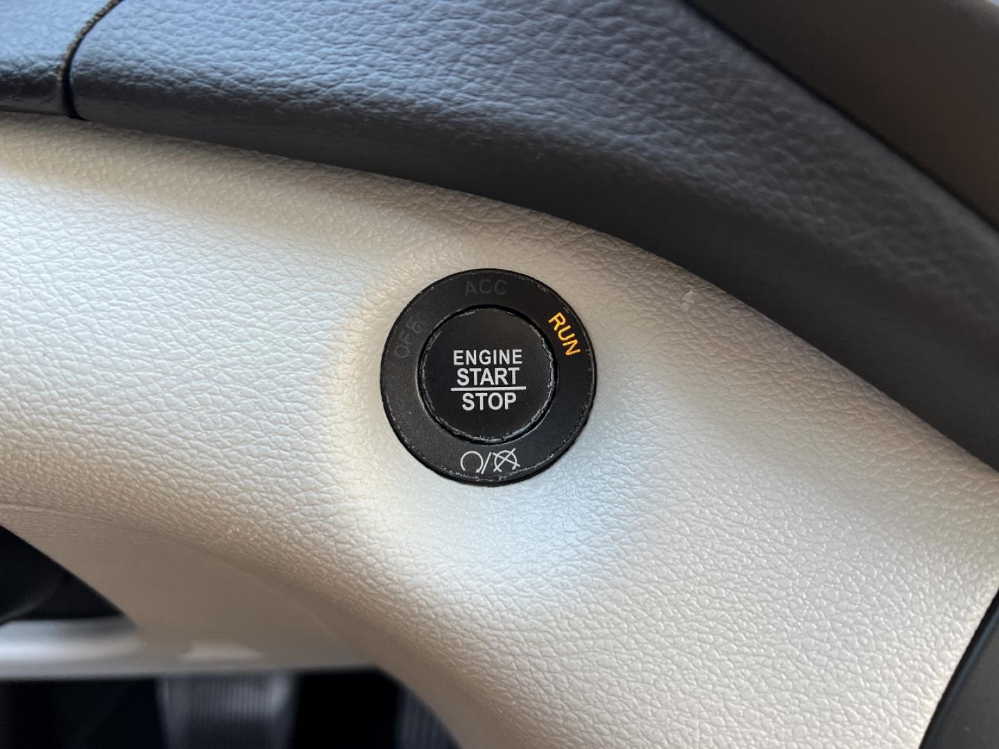 2020 MAROON /Tan Leather JEEP CHEROKEE LIMITED (1C4PJLDX3LD) with an 3.2L V6 engine, Automatic transmission, located at 506 S. Kingshighway, Cape Girardeau, MO, 63703, (573) 235-5000, 37.294991, -89.553635 - 2020 Jeep Cherokee Limited 1-Owner 119xxx miles Front Wheel Drive 3.2L V6 Automatic Leather Power/Heated/Cooled Seats Heated Steering Wheel Backup Camera Bluetooth Cruise Remote Start Power Windows/Locks/Mirrors We have financing available and we accept trades! Fill out a credit applic - Photo#24