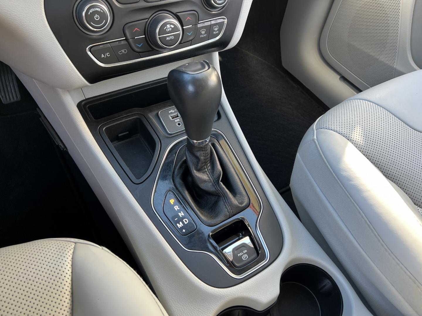 2020 MAROON /Tan Leather JEEP CHEROKEE LIMITED (1C4PJLDX3LD) with an 3.2L V6 engine, Automatic transmission, located at 506 S. Kingshighway, Cape Girardeau, MO, 63703, (573) 235-5000, 37.294991, -89.553635 - 2020 Jeep Cherokee Limited 1-Owner 119xxx miles Front Wheel Drive 3.2L V6 Automatic Leather Power/Heated/Cooled Seats Heated Steering Wheel Backup Camera Bluetooth Cruise Remote Start Power Windows/Locks/Mirrors We have financing available and we accept trades! Fill out a credit applic - Photo#25