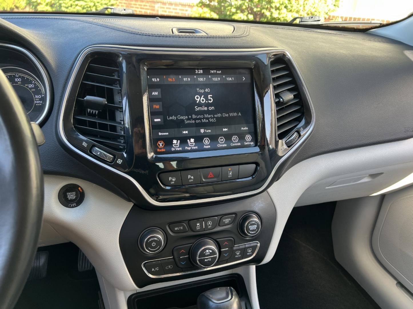 2020 MAROON /Tan Leather JEEP CHEROKEE LIMITED (1C4PJLDX3LD) with an 3.2L V6 engine, Automatic transmission, located at 506 S. Kingshighway, Cape Girardeau, MO, 63703, (573) 235-5000, 37.294991, -89.553635 - 2020 Jeep Cherokee Limited 1-Owner 119xxx miles Front Wheel Drive 3.2L V6 Automatic Leather Power/Heated/Cooled Seats Heated Steering Wheel Backup Camera Bluetooth Cruise Remote Start Power Windows/Locks/Mirrors We have financing available and we accept trades! Fill out a credit applic - Photo#26