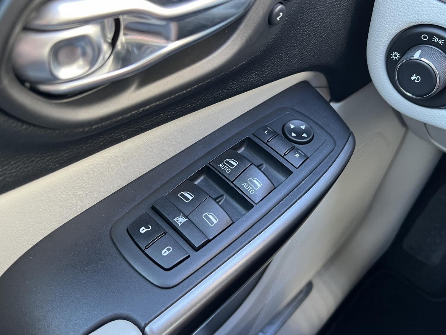 2020 MAROON /Tan Leather JEEP CHEROKEE LIMITED (1C4PJLDX3LD) with an 3.2L V6 engine, Automatic transmission, located at 506 S. Kingshighway, Cape Girardeau, MO, 63703, (573) 235-5000, 37.294991, -89.553635 - 2020 Jeep Cherokee Limited 1-Owner 119xxx miles Front Wheel Drive 3.2L V6 Automatic Leather Power/Heated/Cooled Seats Heated Steering Wheel Backup Camera Bluetooth Cruise Remote Start Power Windows/Locks/Mirrors We have financing available and we accept trades! Fill out a credit applic - Photo#30