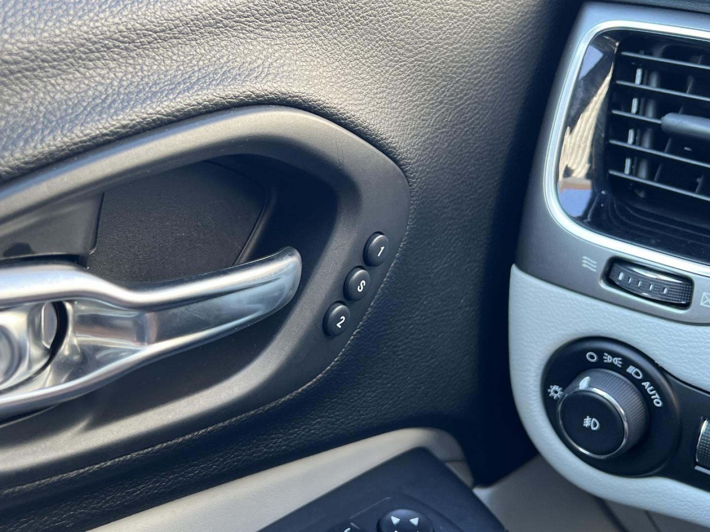 2020 MAROON /Tan Leather JEEP CHEROKEE LIMITED (1C4PJLDX3LD) with an 3.2L V6 engine, Automatic transmission, located at 506 S. Kingshighway, Cape Girardeau, MO, 63703, (573) 235-5000, 37.294991, -89.553635 - 2020 Jeep Cherokee Limited 1-Owner 119xxx miles Front Wheel Drive 3.2L V6 Automatic Leather Power/Heated/Cooled Seats Heated Steering Wheel Backup Camera Bluetooth Cruise Remote Start Power Windows/Locks/Mirrors We have financing available and we accept trades! Fill out a credit applic - Photo#31