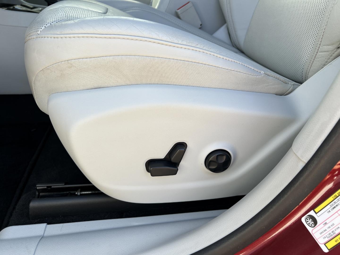 2020 MAROON /Tan Leather JEEP CHEROKEE LIMITED (1C4PJLDX3LD) with an 3.2L V6 engine, Automatic transmission, located at 506 S. Kingshighway, Cape Girardeau, MO, 63703, (573) 235-5000, 37.294991, -89.553635 - 2020 Jeep Cherokee Limited 1-Owner 119xxx miles Front Wheel Drive 3.2L V6 Automatic Leather Power/Heated/Cooled Seats Heated Steering Wheel Backup Camera Bluetooth Cruise Remote Start Power Windows/Locks/Mirrors We have financing available and we accept trades! Fill out a credit applic - Photo#4