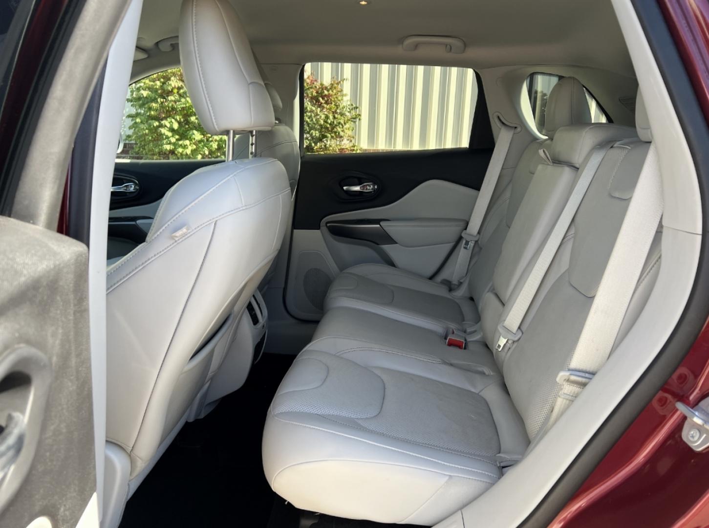 2020 MAROON /Tan Leather JEEP CHEROKEE LIMITED (1C4PJLDX3LD) with an 3.2L V6 engine, Automatic transmission, located at 506 S. Kingshighway, Cape Girardeau, MO, 63703, (573) 235-5000, 37.294991, -89.553635 - 2020 Jeep Cherokee Limited 1-Owner 119xxx miles Front Wheel Drive 3.2L V6 Automatic Leather Power/Heated/Cooled Seats Heated Steering Wheel Backup Camera Bluetooth Cruise Remote Start Power Windows/Locks/Mirrors We have financing available and we accept trades! Fill out a credit applic - Photo#17