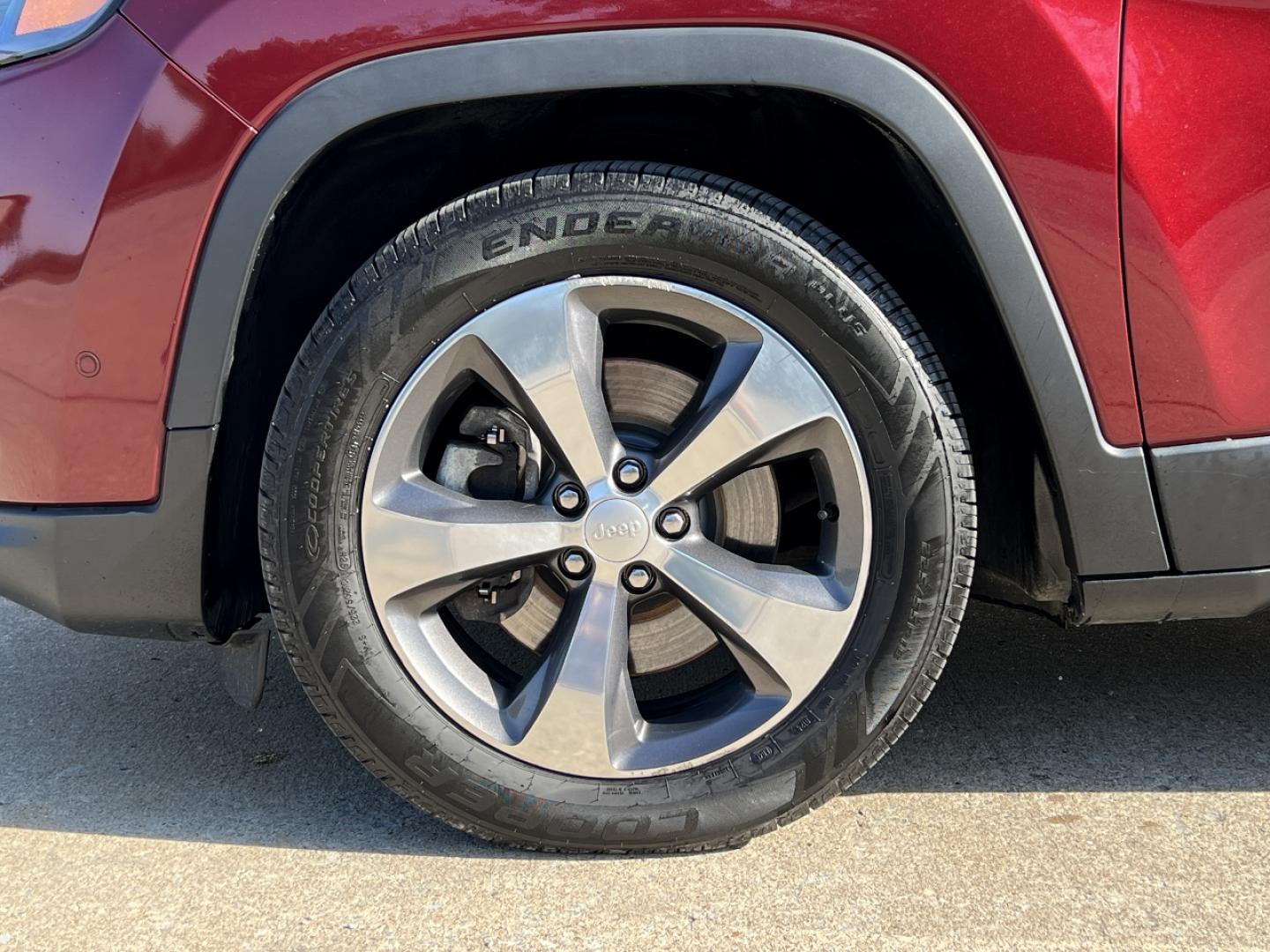 2020 MAROON /Tan Leather JEEP CHEROKEE LIMITED (1C4PJLDX3LD) with an 3.2L V6 engine, Automatic transmission, located at 506 S. Kingshighway, Cape Girardeau, MO, 63703, (573) 235-5000, 37.294991, -89.553635 - 2020 Jeep Cherokee Limited 1-Owner 119xxx miles Front Wheel Drive 3.2L V6 Automatic Leather Power/Heated/Cooled Seats Heated Steering Wheel Backup Camera Bluetooth Cruise Remote Start Power Windows/Locks/Mirrors We have financing available and we accept trades! Fill out a credit applic - Photo#37