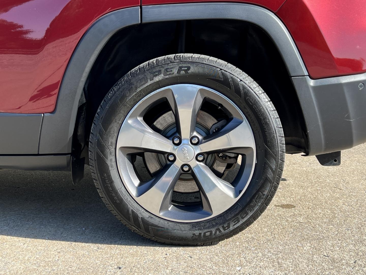 2020 MAROON /Tan Leather JEEP CHEROKEE LIMITED (1C4PJLDX3LD) with an 3.2L V6 engine, Automatic transmission, located at 506 S. Kingshighway, Cape Girardeau, MO, 63703, (573) 235-5000, 37.294991, -89.553635 - 2020 Jeep Cherokee Limited 1-Owner 119xxx miles Front Wheel Drive 3.2L V6 Automatic Leather Power/Heated/Cooled Seats Heated Steering Wheel Backup Camera Bluetooth Cruise Remote Start Power Windows/Locks/Mirrors We have financing available and we accept trades! Fill out a credit applic - Photo#39