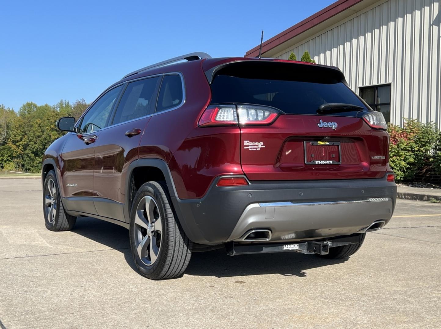 2020 MAROON /Tan Leather JEEP CHEROKEE LIMITED (1C4PJLDX3LD) with an 3.2L V6 engine, Automatic transmission, located at 506 S. Kingshighway, Cape Girardeau, MO, 63703, (573) 235-5000, 37.294991, -89.553635 - 2020 Jeep Cherokee Limited 1-Owner 119xxx miles Front Wheel Drive 3.2L V6 Automatic Leather Power/Heated/Cooled Seats Heated Steering Wheel Backup Camera Bluetooth Cruise Remote Start Power Windows/Locks/Mirrors We have financing available and we accept trades! Fill out a credit applic - Photo#10
