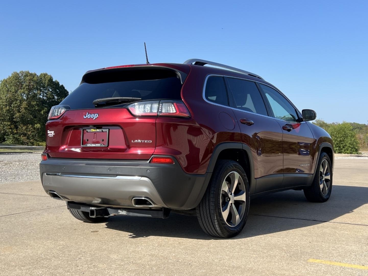 2020 MAROON /Tan Leather JEEP CHEROKEE LIMITED (1C4PJLDX3LD) with an 3.2L V6 engine, Automatic transmission, located at 506 S. Kingshighway, Cape Girardeau, MO, 63703, (573) 235-5000, 37.294991, -89.553635 - 2020 Jeep Cherokee Limited 1-Owner 119xxx miles Front Wheel Drive 3.2L V6 Automatic Leather Power/Heated/Cooled Seats Heated Steering Wheel Backup Camera Bluetooth Cruise Remote Start Power Windows/Locks/Mirrors We have financing available and we accept trades! Fill out a credit applic - Photo#9