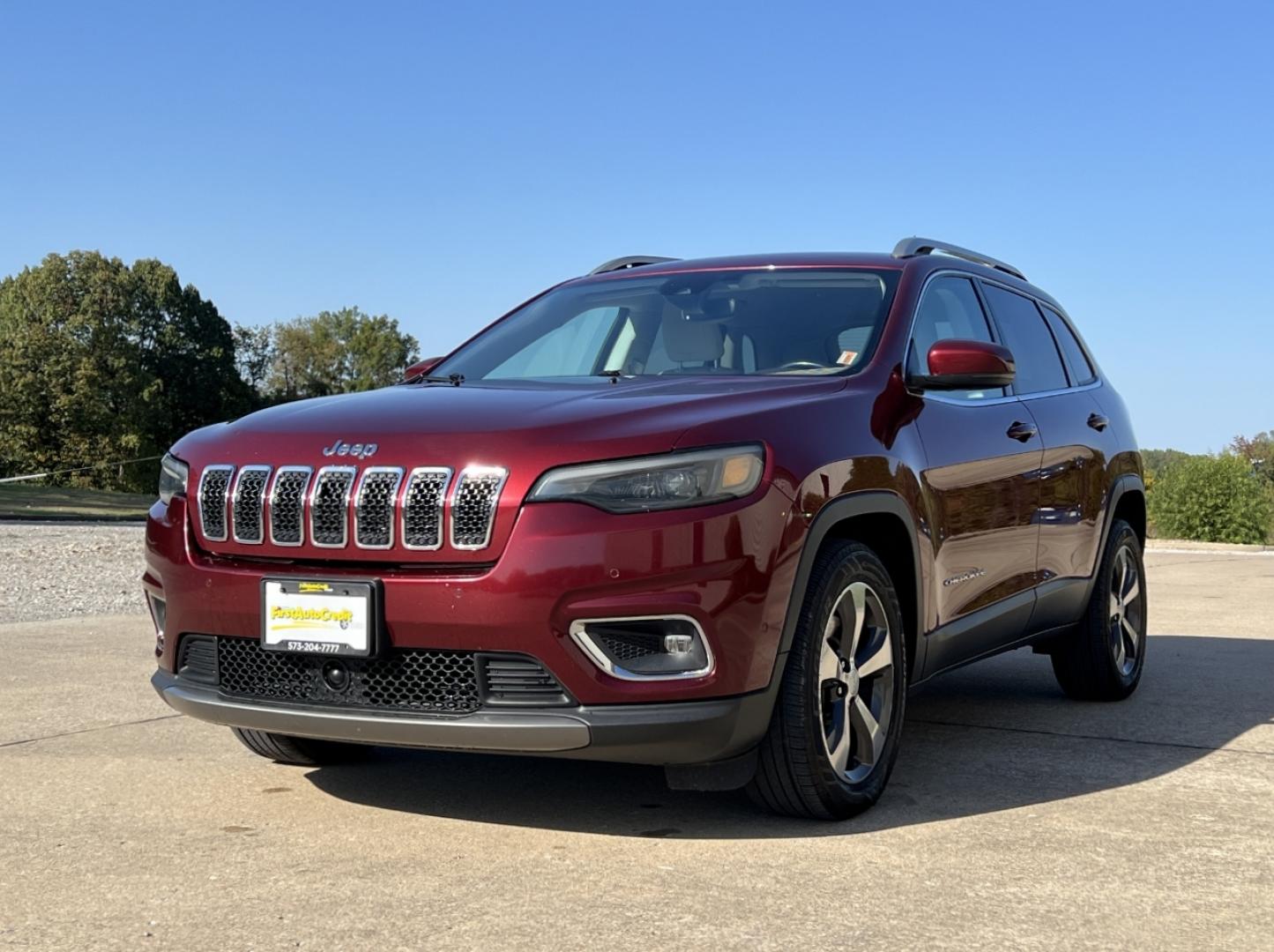 2020 MAROON /Tan Leather JEEP CHEROKEE LIMITED (1C4PJLDX3LD) with an 3.2L V6 engine, Automatic transmission, located at 506 S. Kingshighway, Cape Girardeau, MO, 63703, (573) 235-5000, 37.294991, -89.553635 - 2020 Jeep Cherokee Limited 1-Owner 119xxx miles Front Wheel Drive 3.2L V6 Automatic Leather Power/Heated/Cooled Seats Heated Steering Wheel Backup Camera Bluetooth Cruise Remote Start Power Windows/Locks/Mirrors We have financing available and we accept trades! Fill out a credit applic - Photo#6
