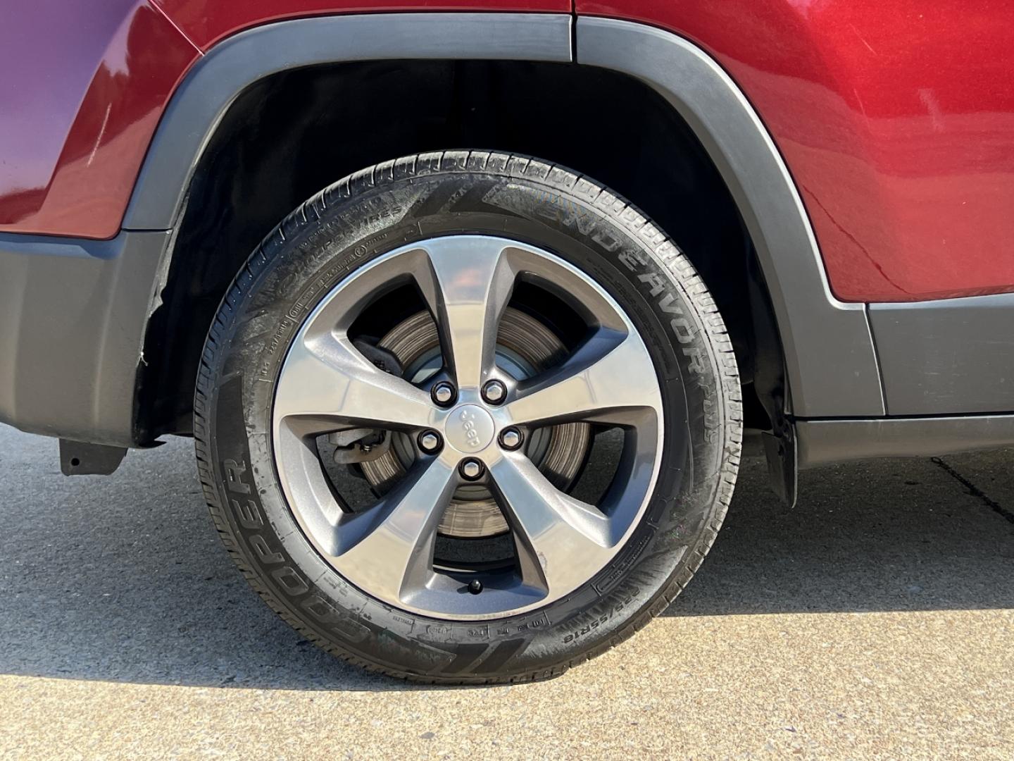 2020 MAROON /Tan Leather JEEP CHEROKEE LIMITED (1C4PJLDX3LD) with an 3.2L V6 engine, Automatic transmission, located at 506 S. Kingshighway, Cape Girardeau, MO, 63703, (573) 235-5000, 37.294991, -89.553635 - 2020 Jeep Cherokee Limited 1-Owner 119xxx miles Front Wheel Drive 3.2L V6 Automatic Leather Power/Heated/Cooled Seats Heated Steering Wheel Backup Camera Bluetooth Cruise Remote Start Power Windows/Locks/Mirrors We have financing available and we accept trades! Fill out a credit applic - Photo#40