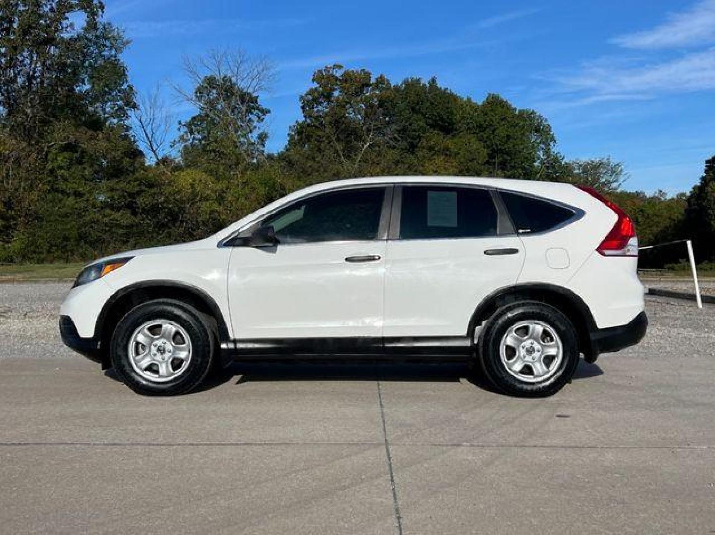 2012 WHITE /Gray HONDA CR-V LX (5J6RM3H33CL) with an 2.4L engine, Automatic transmission, located at 2990 Old Orchard Rd., Jackson, MO, 63755, 37.354214, -89.612106 - Photo#4
