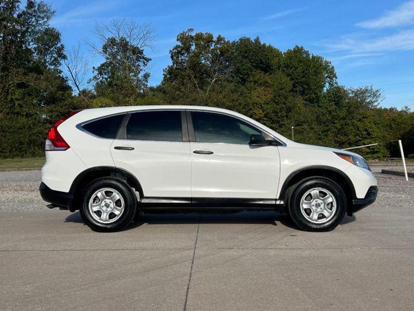 2012 WHITE /Gray HONDA CR-V LX (5J6RM3H33CL) with an 2.4L engine, Automatic transmission, located at 2990 Old Orchard Rd., Jackson, MO, 63755, 37.354214, -89.612106 - Photo#5