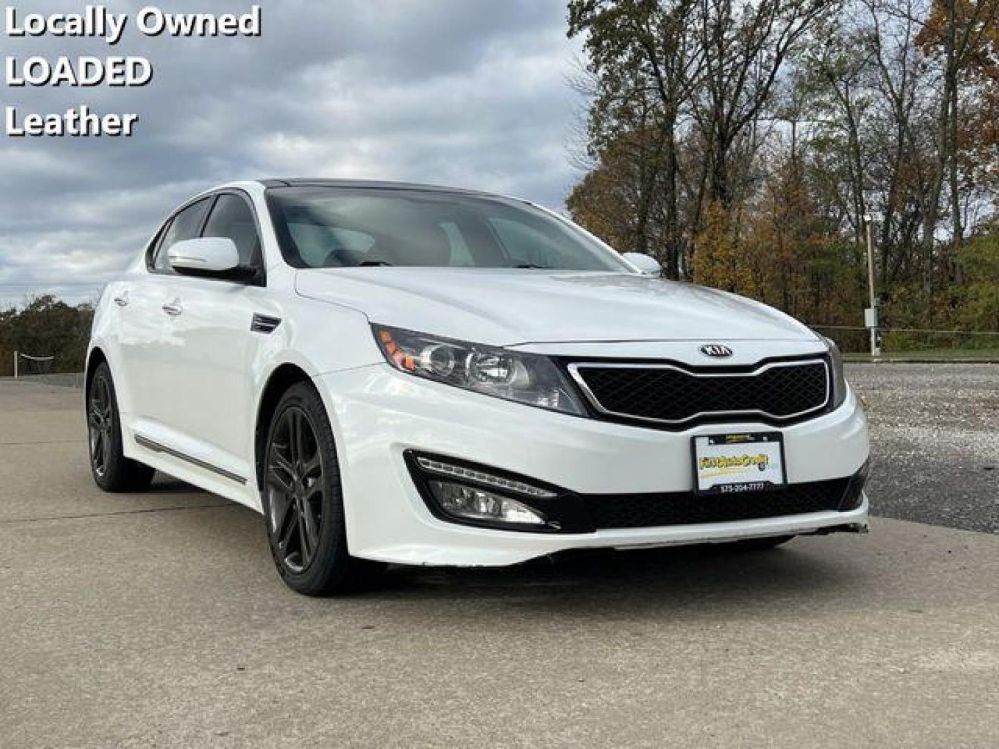 2013 WHITE /Black KIA OPTIMA SXL (5XXGR4A60DG) with an 2.0L engine, Automatic transmission, located at 2990 Old Orchard Rd., Jackson, MO, 63755, 37.354214, -89.612106 - Photo#0