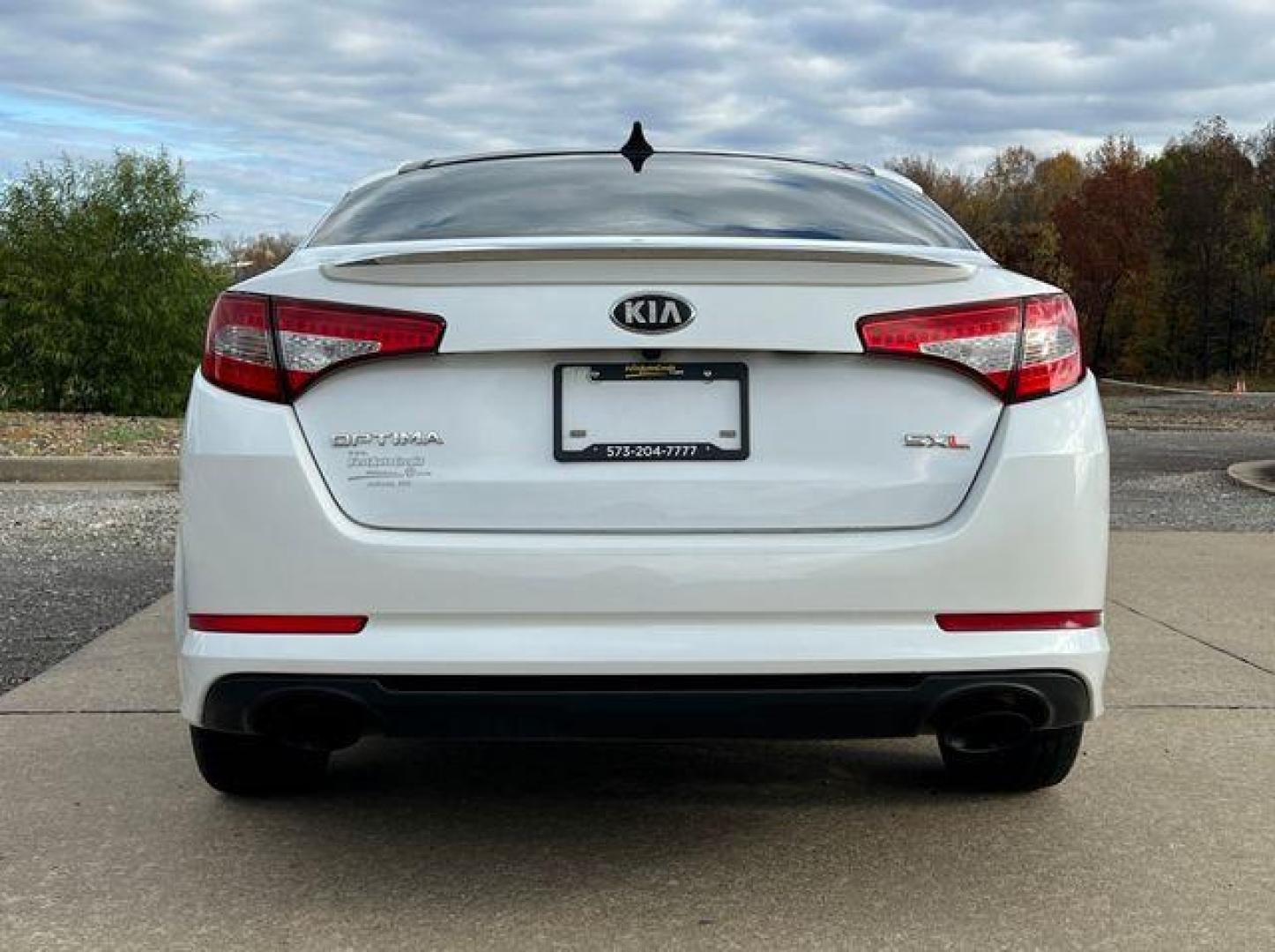 2013 WHITE /Black KIA OPTIMA SXL (5XXGR4A60DG) with an 2.0L engine, Automatic transmission, located at 2990 Old Orchard Rd., Jackson, MO, 63755, 37.354214, -89.612106 - Photo#12