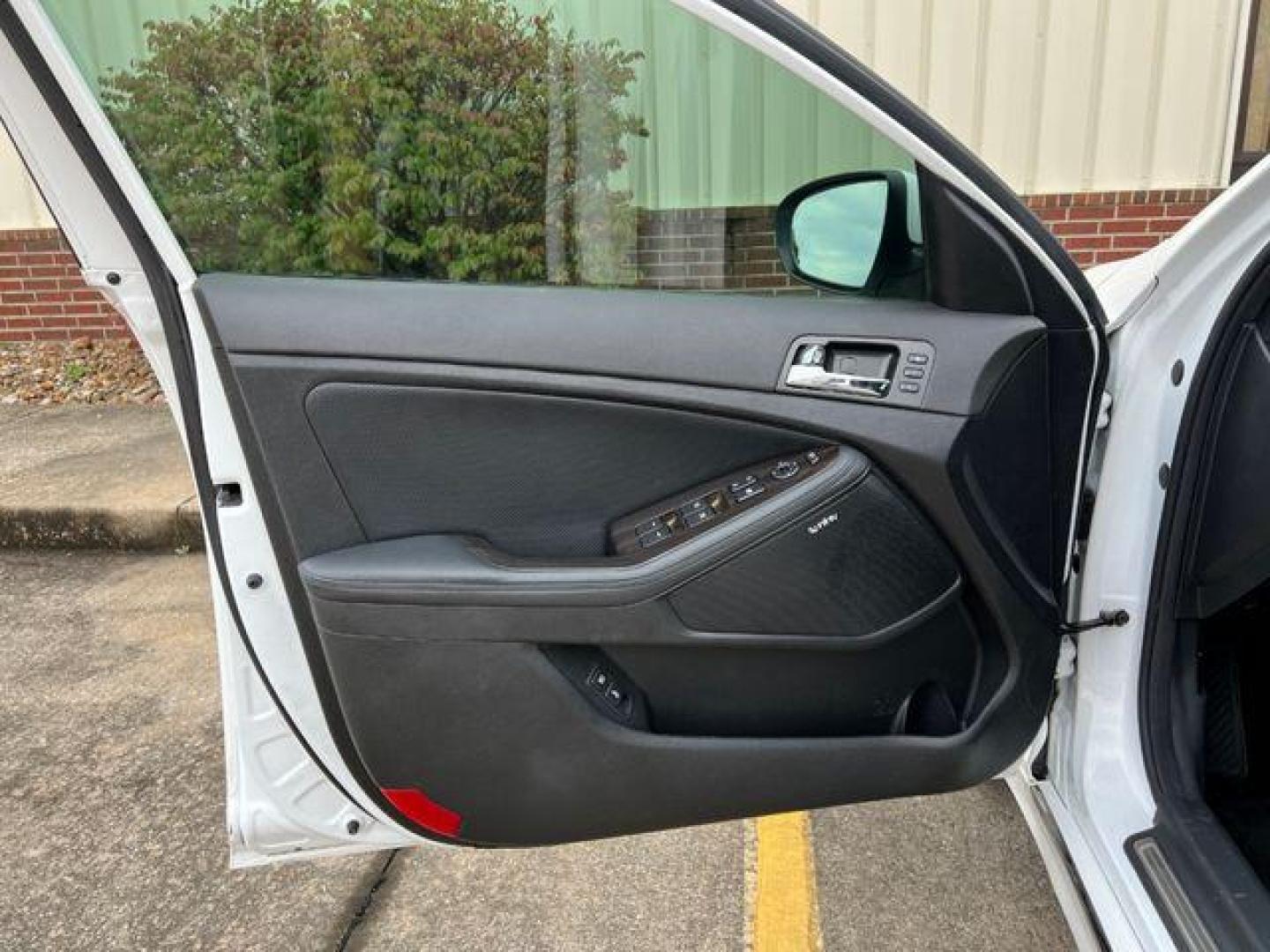 2013 WHITE /Black KIA OPTIMA SXL (5XXGR4A60DG) with an 2.0L engine, Automatic transmission, located at 2990 Old Orchard Rd., Jackson, MO, 63755, 37.354214, -89.612106 - Photo#14