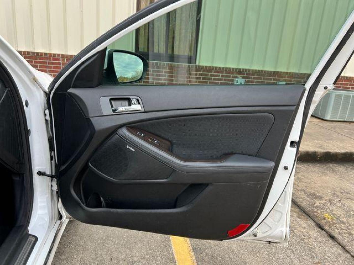 2013 WHITE /Black KIA OPTIMA SXL (5XXGR4A60DG) with an 2.0L engine, Automatic transmission, located at 2990 Old Orchard Rd., Jackson, MO, 63755, 37.354214, -89.612106 - Photo#16