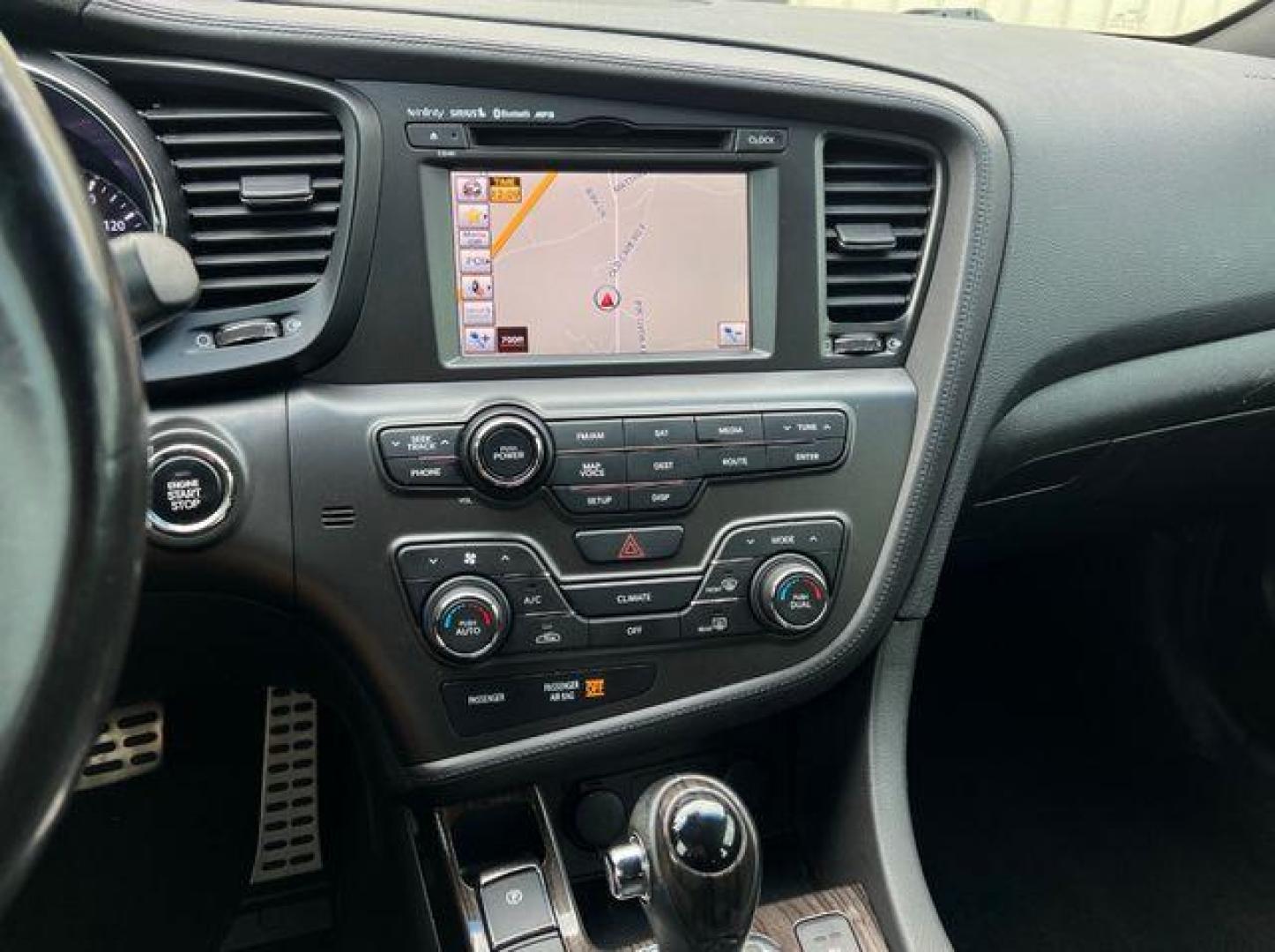 2013 WHITE /Black KIA OPTIMA SXL (5XXGR4A60DG) with an 2.0L engine, Automatic transmission, located at 2990 Old Orchard Rd., Jackson, MO, 63755, 37.354214, -89.612106 - Photo#26