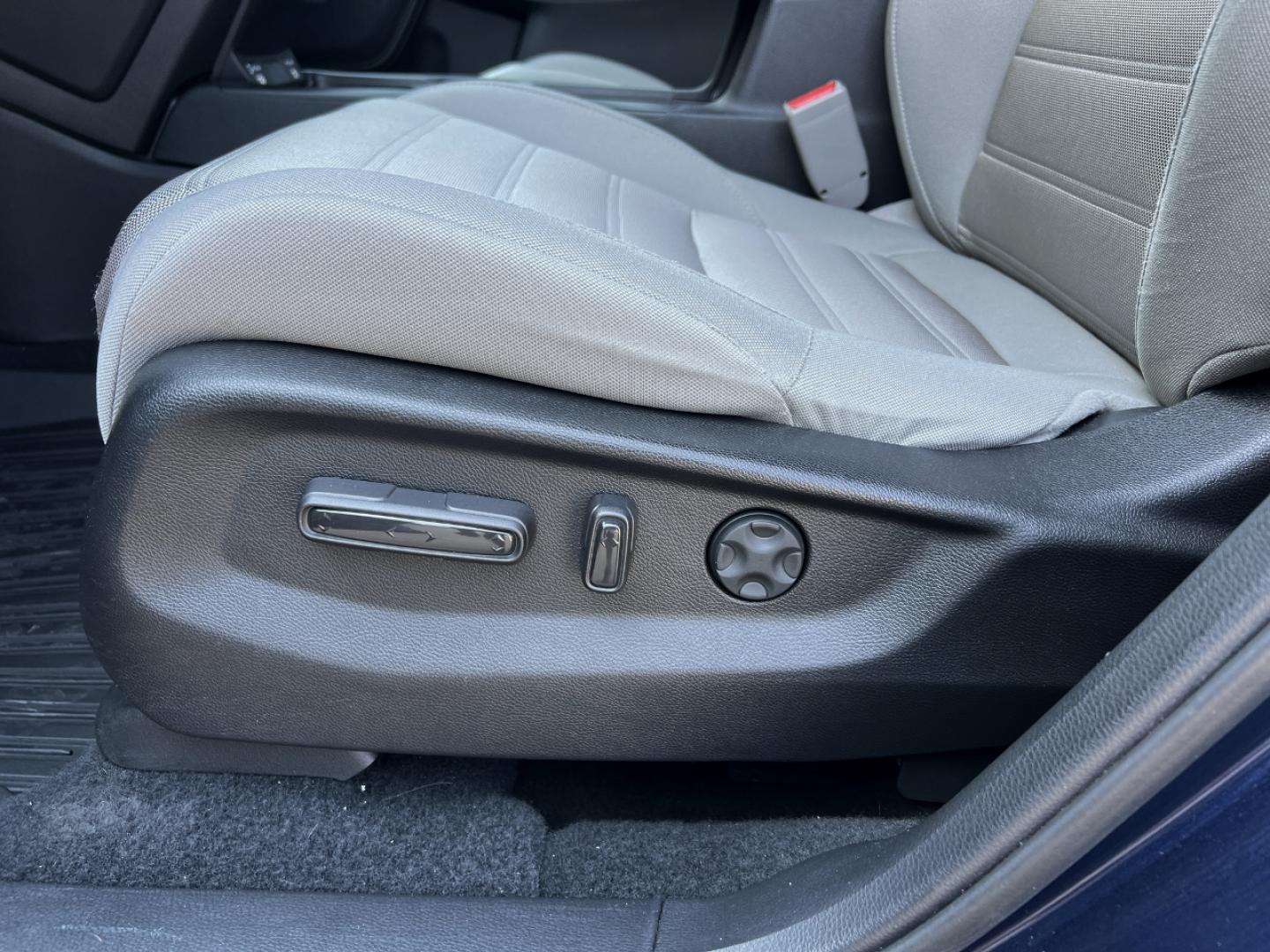 2021 BLUE /Gray Cloth HONDA CR-V EX (7FART6H57ME) with an 2.0L 4 Cyl. engine, Continuously Variable transmission, located at 506 S. Kingshighway, Cape Girardeau, MO, 63703, (573) 235-5000, 37.294991, -89.553635 - 2021 Honda CR-V HYBRID EX 1-Owner 95xxx miles All Wheel Drive 2.0L 4 Cyl. Hybrid Automatic Backup Camera Sunroof Heated Seats Power Driver Seat Bluetooth Cruise Power Windows/Locks/Mirrors We have financing available and we accept trades! Fill out a credit application on our website or - Photo#5