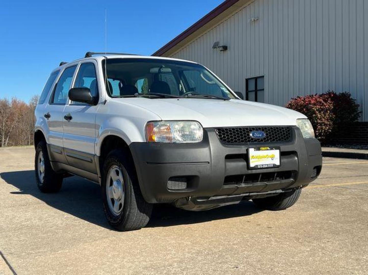 2003 WHITE /Tan FORD ESCAPE XLS (1FMYU02163K) with an 3.0L engine, Automatic transmission, located at 2990 Old Orchard Rd., Jackson, MO, 63755, 37.354214, -89.612106 - Photo#0