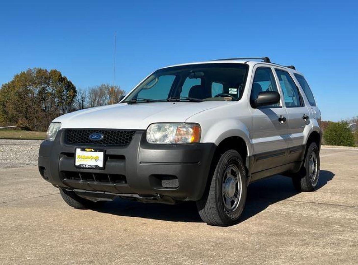 2003 WHITE /Tan FORD ESCAPE XLS (1FMYU02163K) with an 3.0L engine, Automatic transmission, located at 2990 Old Orchard Rd., Jackson, MO, 63755, 37.354214, -89.612106 - Photo#2
