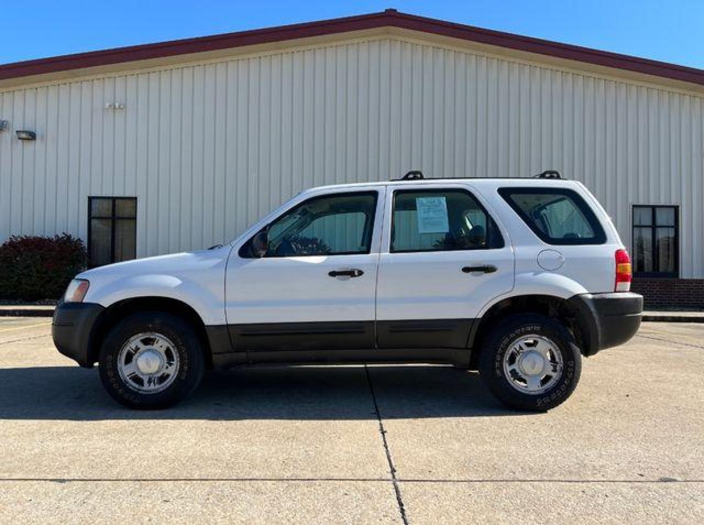 2003 WHITE /Tan FORD ESCAPE XLS (1FMYU02163K) with an 3.0L engine, Automatic transmission, located at 2990 Old Orchard Rd., Jackson, MO, 63755, 37.354214, -89.612106 - Photo#3
