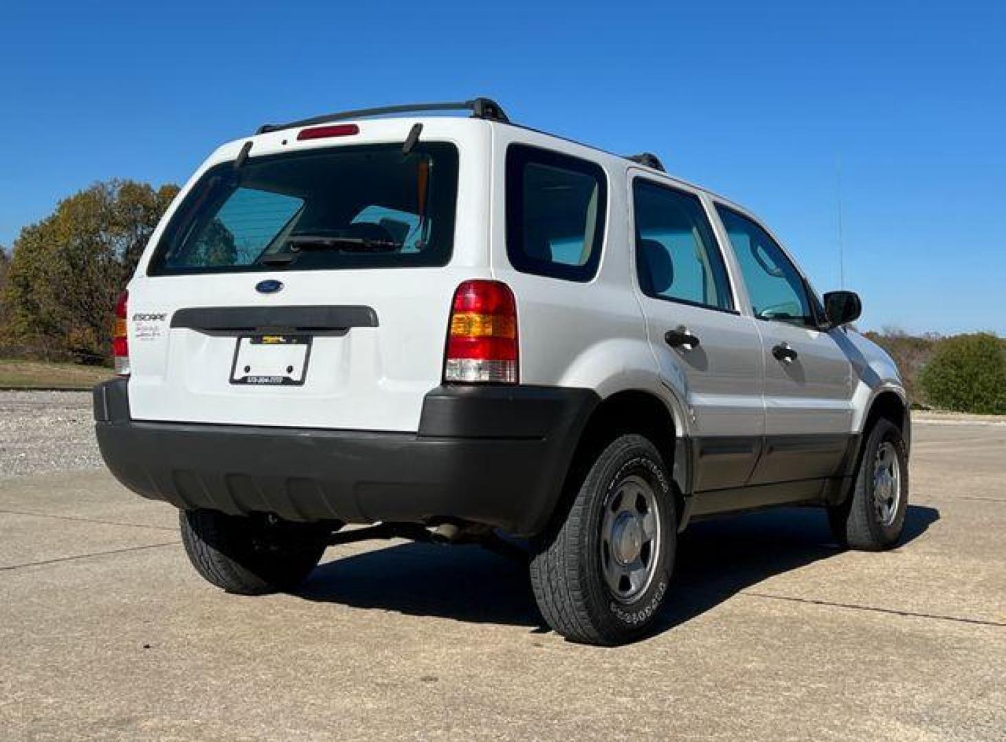 2003 WHITE /Tan FORD ESCAPE XLS (1FMYU02163K) with an 3.0L engine, Automatic transmission, located at 2990 Old Orchard Rd., Jackson, MO, 63755, 37.354214, -89.612106 - Photo#5