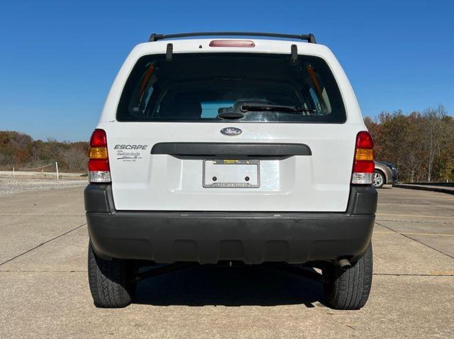 2003 WHITE /Tan FORD ESCAPE XLS (1FMYU02163K) with an 3.0L engine, Automatic transmission, located at 2990 Old Orchard Rd., Jackson, MO, 63755, 37.354214, -89.612106 - Photo#7