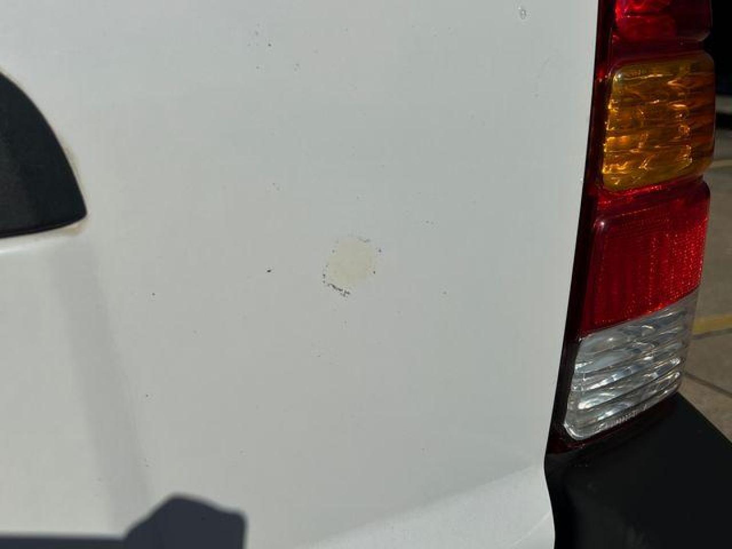 2003 WHITE /Tan FORD ESCAPE XLS (1FMYU02163K) with an 3.0L engine, Automatic transmission, located at 2990 Old Orchard Rd., Jackson, MO, 63755, 37.354214, -89.612106 - Photo#10