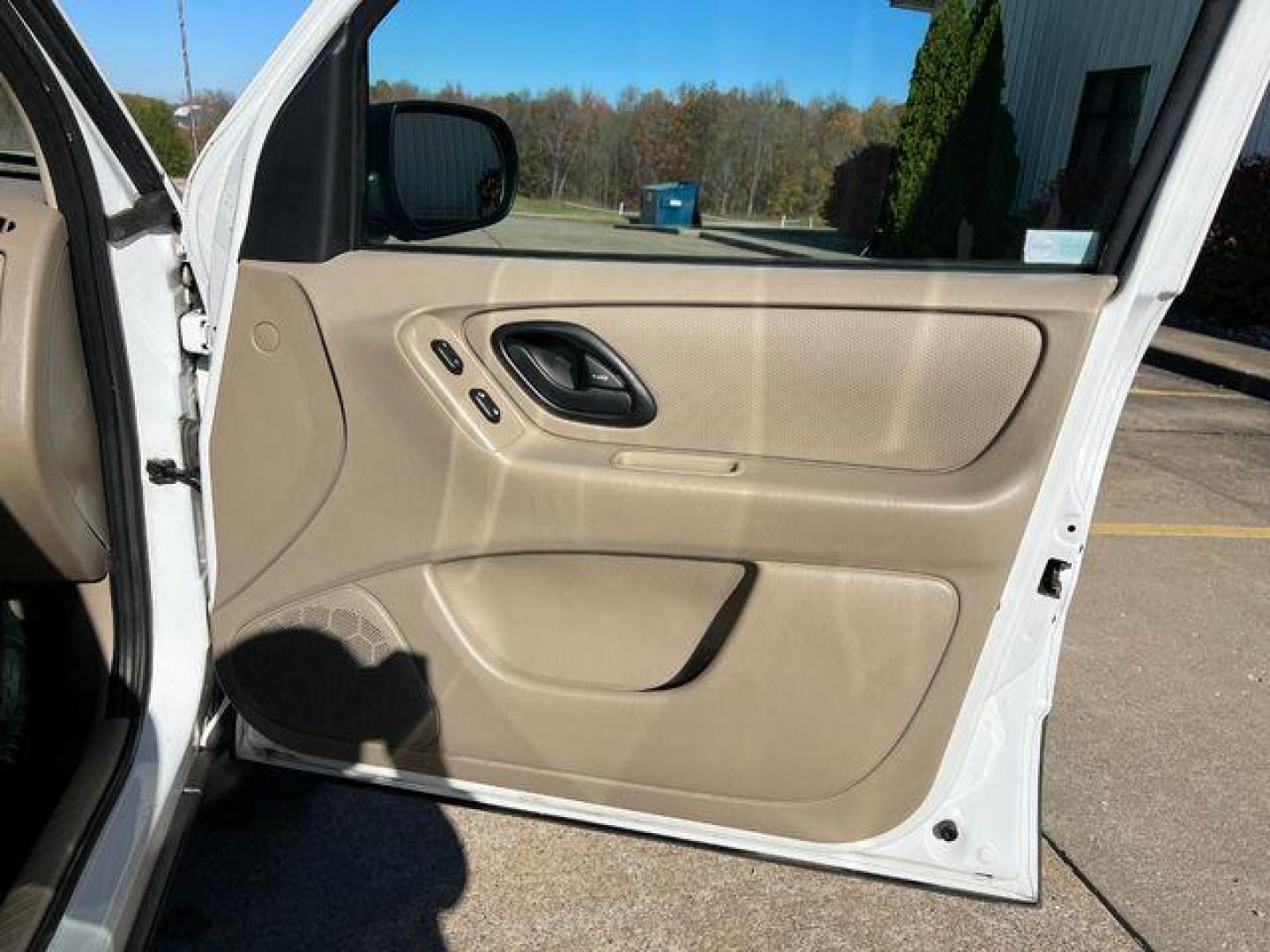 2003 WHITE /Tan FORD ESCAPE XLS (1FMYU02163K) with an 3.0L engine, Automatic transmission, located at 2990 Old Orchard Rd., Jackson, MO, 63755, 37.354214, -89.612106 - Photo#13