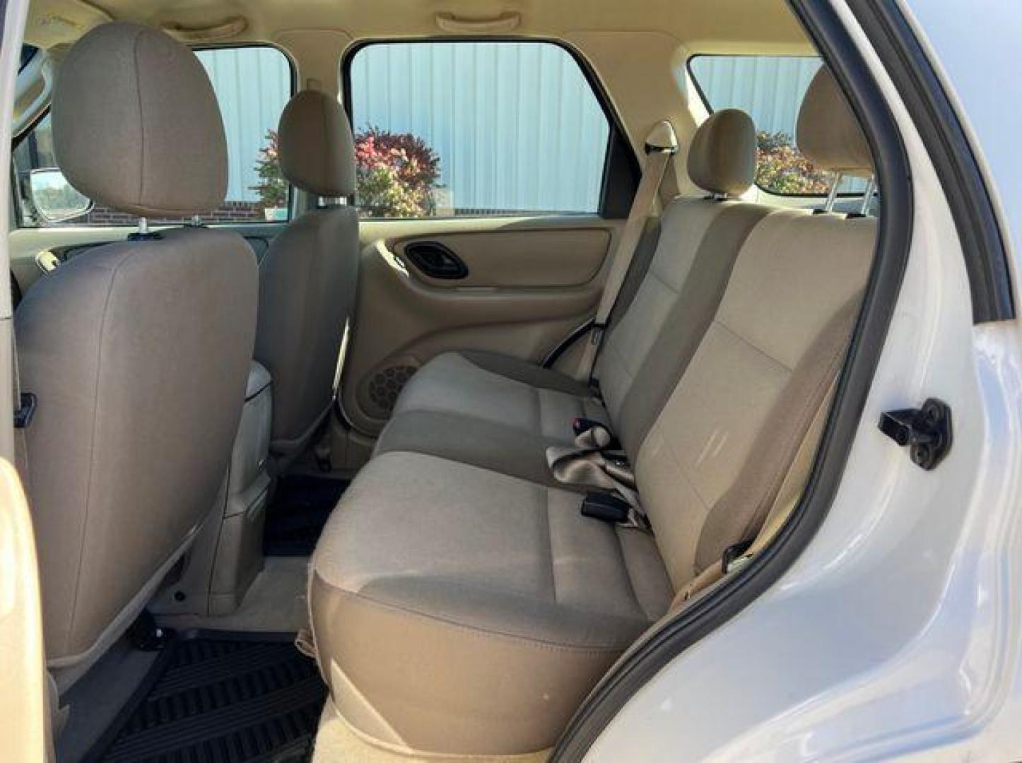 2003 WHITE /Tan FORD ESCAPE XLS (1FMYU02163K) with an 3.0L engine, Automatic transmission, located at 2990 Old Orchard Rd., Jackson, MO, 63755, 37.354214, -89.612106 - Photo#15