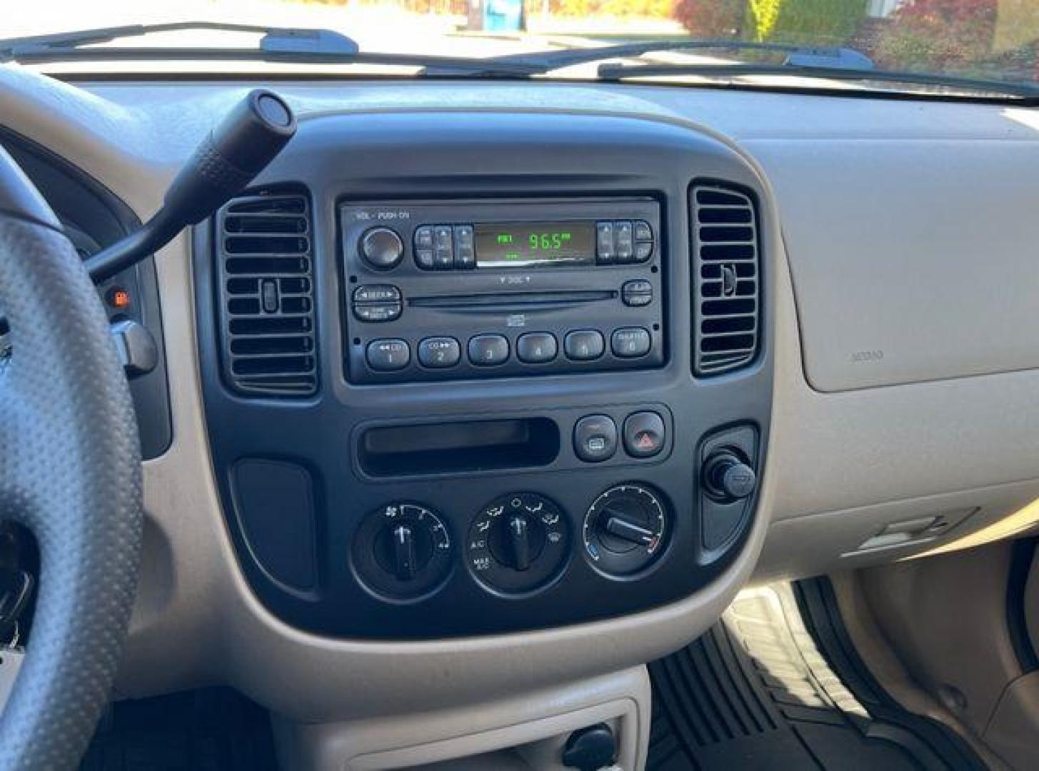 2003 WHITE /Tan FORD ESCAPE XLS (1FMYU02163K) with an 3.0L engine, Automatic transmission, located at 2990 Old Orchard Rd., Jackson, MO, 63755, 37.354214, -89.612106 - Photo#21