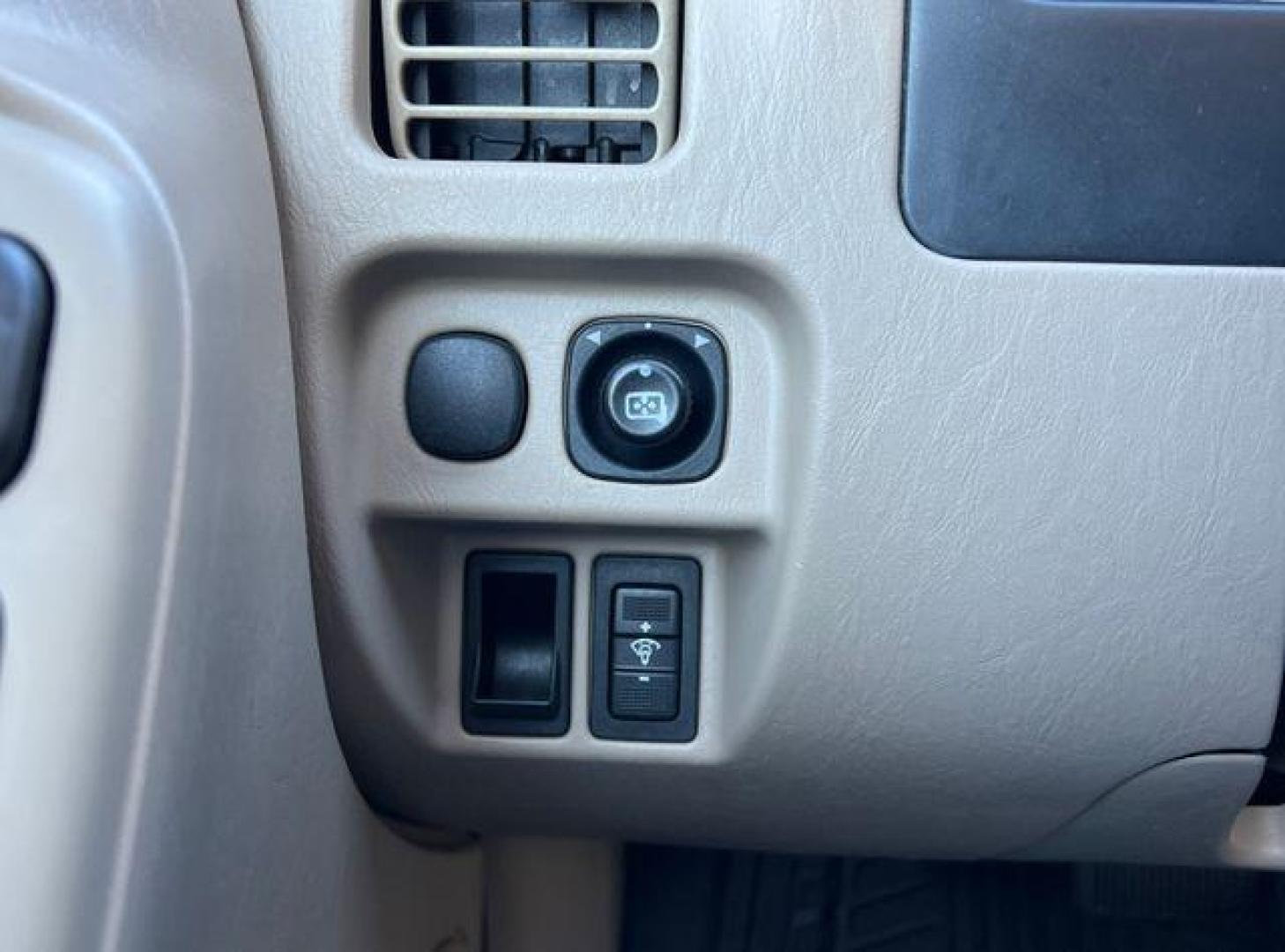 2003 WHITE /Tan FORD ESCAPE XLS (1FMYU02163K) with an 3.0L engine, Automatic transmission, located at 2990 Old Orchard Rd., Jackson, MO, 63755, 37.354214, -89.612106 - Photo#25