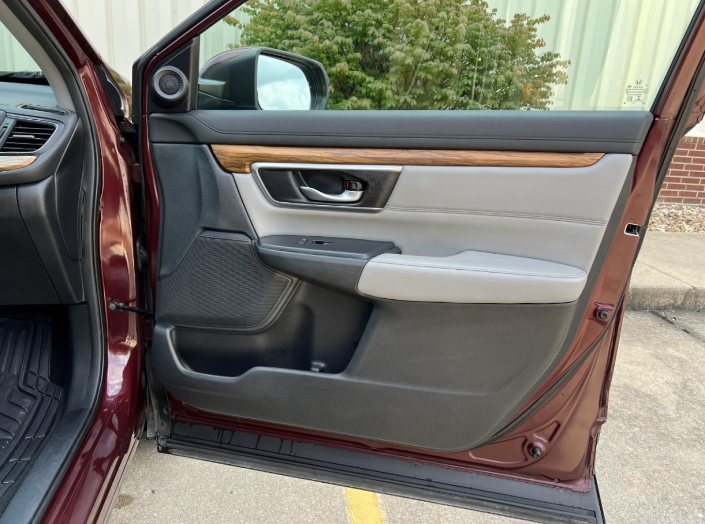 2019 MAROON /Gray Leather HONDA CR-V EXL (7FARW1H85KE) with an 1.5L 4 Cyl. engine, Continuously Variable transmission, located at 2990 Old Orchard Rd., Jackson, MO, 63755, 37.354214, -89.612106 - 2019 Honda CR-V EX-L 112xxx miles Front Wheel Drive 1.5L 4 Cyl. Automatic Leather Backup Camera Power/Heated Seats Sunroof Bluetooth Remote Start Cruise Power Windows/Locks/Mirrors We have financing available and we accept trades! Fill out a credit application on our website or come by - Photo#15