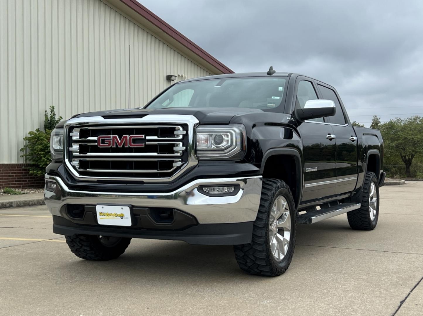 2018 BLACK /BLACK LEATHER GMC SIERRA 1500 SLT (3GTU2NEC3JG) with an 5.3L V8 engine, Automatic transmission, located at 2990 Old Orchard Rd., Jackson, MO, 63755, 37.354214, -89.612106 - 2018 GMC Sierra 1500 SLT 162xxx miles 4x4 5.3L V8 Automatic Leather New Tires Backup Camera Power/Heated Seats Bluetooth Cruise Power Windows/Locks/Mirrors We have financing available and we accept trades! Fill out a credit application on our website or come by today! If you have any qu - Photo#7