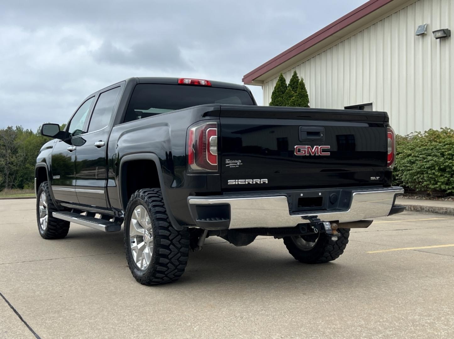 2018 BLACK /BLACK LEATHER GMC SIERRA 1500 SLT (3GTU2NEC3JG) with an 5.3L V8 engine, Automatic transmission, located at 2990 Old Orchard Rd., Jackson, MO, 63755, 37.354214, -89.612106 - 2018 GMC Sierra 1500 SLT 162xxx miles 4x4 5.3L V8 Automatic Leather New Tires Backup Camera Power/Heated Seats Bluetooth Cruise Power Windows/Locks/Mirrors We have financing available and we accept trades! Fill out a credit application on our website or come by today! If you have any qu - Photo#11