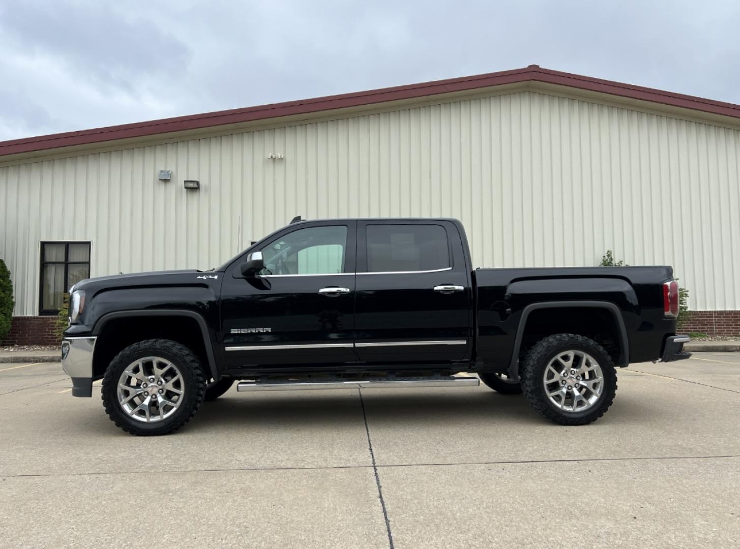 2018 BLACK /BLACK LEATHER GMC SIERRA 1500 SLT (3GTU2NEC3JG) with an 5.3L V8 engine, Automatic transmission, located at 2990 Old Orchard Rd., Jackson, MO, 63755, 37.354214, -89.612106 - 2018 GMC Sierra 1500 SLT 162xxx miles 4x4 5.3L V8 Automatic Leather New Tires Backup Camera Power/Heated Seats Bluetooth Cruise Power Windows/Locks/Mirrors We have financing available and we accept trades! Fill out a credit application on our website or come by today! If you have any qu - Photo#8