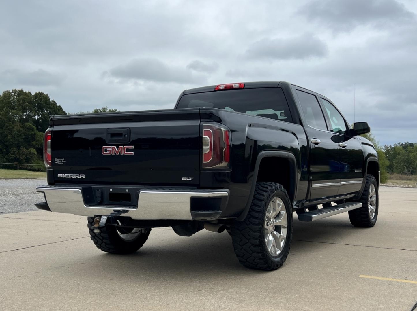 2018 BLACK /BLACK LEATHER GMC SIERRA 1500 SLT (3GTU2NEC3JG) with an 5.3L V8 engine, Automatic transmission, located at 2990 Old Orchard Rd., Jackson, MO, 63755, 37.354214, -89.612106 - 2018 GMC Sierra 1500 SLT 162xxx miles 4x4 5.3L V8 Automatic Leather New Tires Backup Camera Power/Heated Seats Bluetooth Cruise Power Windows/Locks/Mirrors We have financing available and we accept trades! Fill out a credit application on our website or come by today! If you have any qu - Photo#10