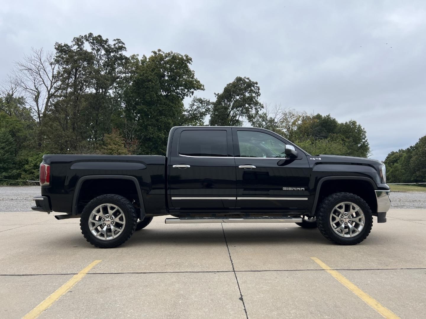 2018 BLACK /BLACK LEATHER GMC SIERRA 1500 SLT (3GTU2NEC3JG) with an 5.3L V8 engine, Automatic transmission, located at 2990 Old Orchard Rd., Jackson, MO, 63755, 37.354214, -89.612106 - 2018 GMC Sierra 1500 SLT 162xxx miles 4x4 5.3L V8 Automatic Leather New Tires Backup Camera Power/Heated Seats Bluetooth Cruise Power Windows/Locks/Mirrors We have financing available and we accept trades! Fill out a credit application on our website or come by today! If you have any qu - Photo#9