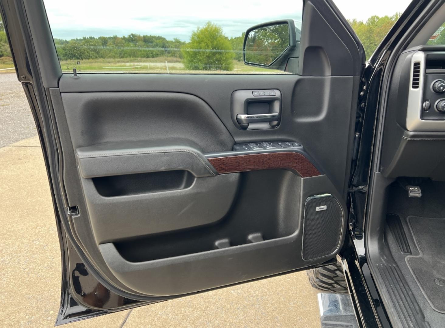 2018 BLACK /BLACK LEATHER GMC SIERRA 1500 SLT (3GTU2NEC3JG) with an 5.3L V8 engine, Automatic transmission, located at 2990 Old Orchard Rd., Jackson, MO, 63755, 37.354214, -89.612106 - 2018 GMC Sierra 1500 SLT 162xxx miles 4x4 5.3L V8 Automatic Leather New Tires Backup Camera Power/Heated Seats Bluetooth Cruise Power Windows/Locks/Mirrors We have financing available and we accept trades! Fill out a credit application on our website or come by today! If you have any qu - Photo#14