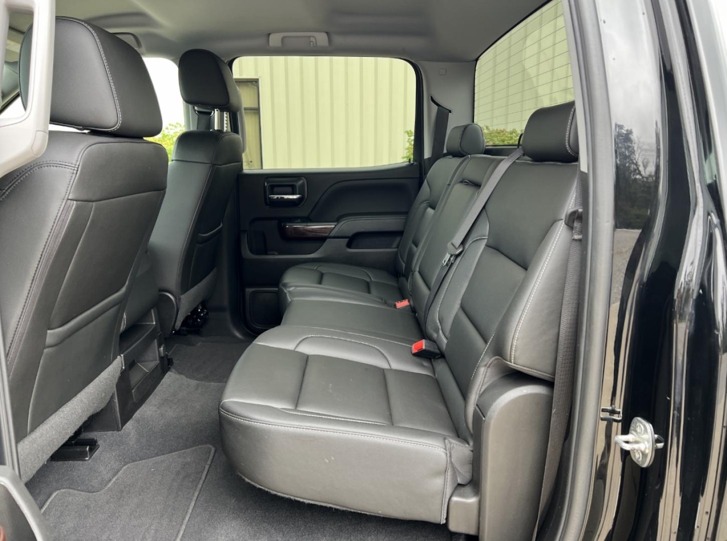 2018 BLACK /BLACK LEATHER GMC SIERRA 1500 SLT (3GTU2NEC3JG) with an 5.3L V8 engine, Automatic transmission, located at 2990 Old Orchard Rd., Jackson, MO, 63755, 37.354214, -89.612106 - 2018 GMC Sierra 1500 SLT 162xxx miles 4x4 5.3L V8 Automatic Leather New Tires Backup Camera Power/Heated Seats Bluetooth Cruise Power Windows/Locks/Mirrors We have financing available and we accept trades! Fill out a credit application on our website or come by today! If you have any qu - Photo#18